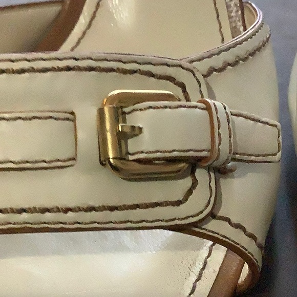 Louis Vuitton cream slip on sandals. - Picture 7 of 9